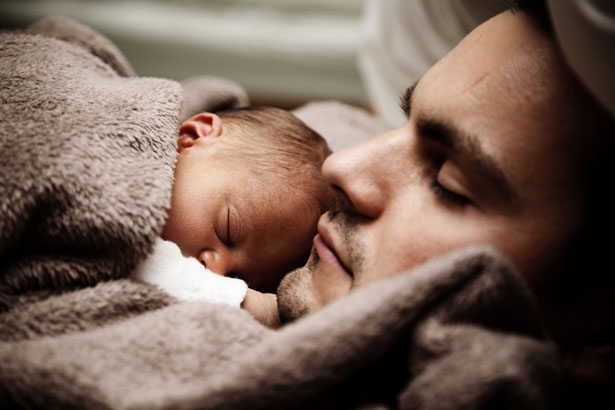 An Open Letter to Dads: 7 ways to Help Your Breastfeeding Wife